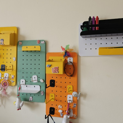 Bảng lỗ Pegboard Dola Home nhỏ gọn kim loại cao cấp treo tường treo quần áo, móc khóa, đồ dùng cần thiết