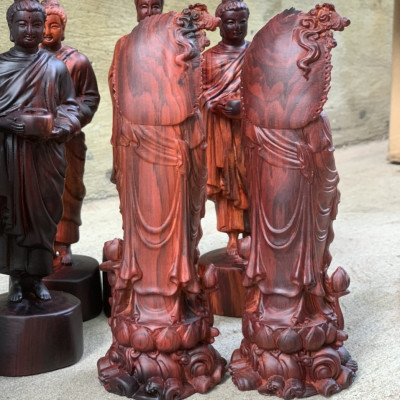 Tượng phật thích ca khất thực bằng gỗ trắc kt cao 20