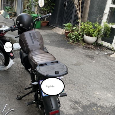 Thùng Givi B27NT gắn cho xe máy điện Datbike Weaver 200, bộ thùng bao gồm baga gắn cho Datbike