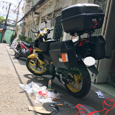 Thùng Givi E43NTL kèm đế đệm, ốc gắn, thùng Givi 43 lit gắn cho xe máy