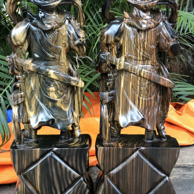 Tượng quan công cầm đao trấn ải ,đứng trên đầu hổ phù bằng gỗ mun hoa kt 60×23×14cm