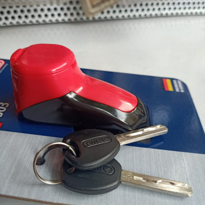 Khóa Đĩa xe máy Abus 303 màu đỏ đen - hình thật