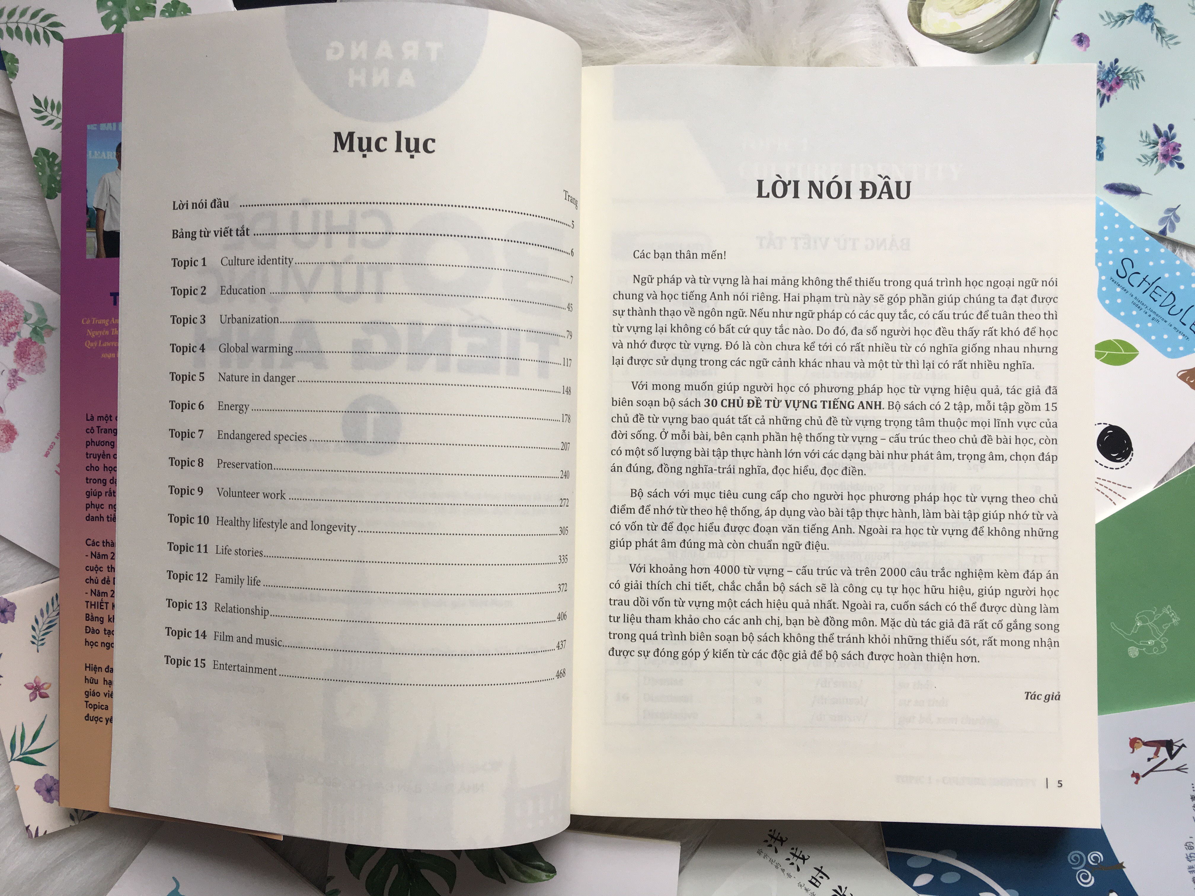 Sách: 30 Chủ Đề Từ Vựng Tiếng Anh - Tập 1 (Trang Anh) - Tặng Kèm Sổ Tay Mini Siêu Dễ Thương