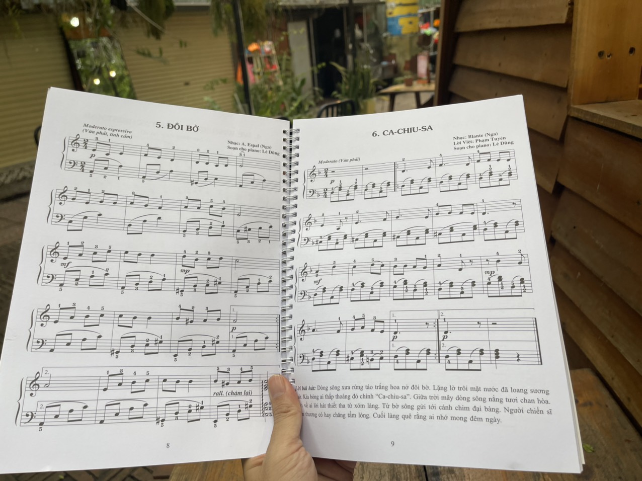 (Trọn bộ 4 phần) PIANO CHO THIẾU NHI – Tuyển tập 220 tiểu phẩm nổi tiếng – Lê Dũng biên soạn – Huy Hoàng Bookstore – NXB Dân Trí (Bìa mềm)