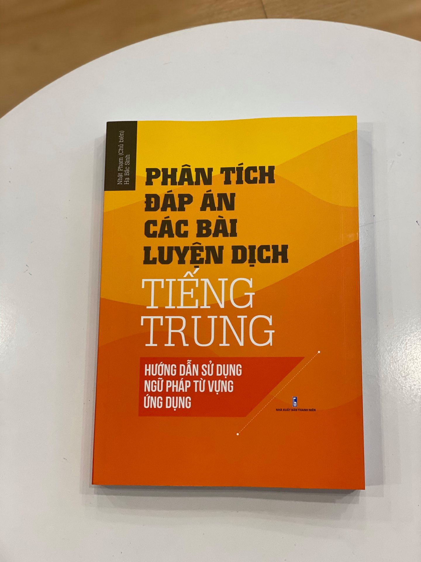 Combo 2 sách Từ điển hình ảnh Tam Ngữ Trung Anh Việt 16000 từ có mp3 nghe qua app– Pons General Reference Visual English Vietnamese Chinese Trilingual Dictionary +Phân tích đáp án các bài luyện dịch Tiếng Trung +DVD tài liệu