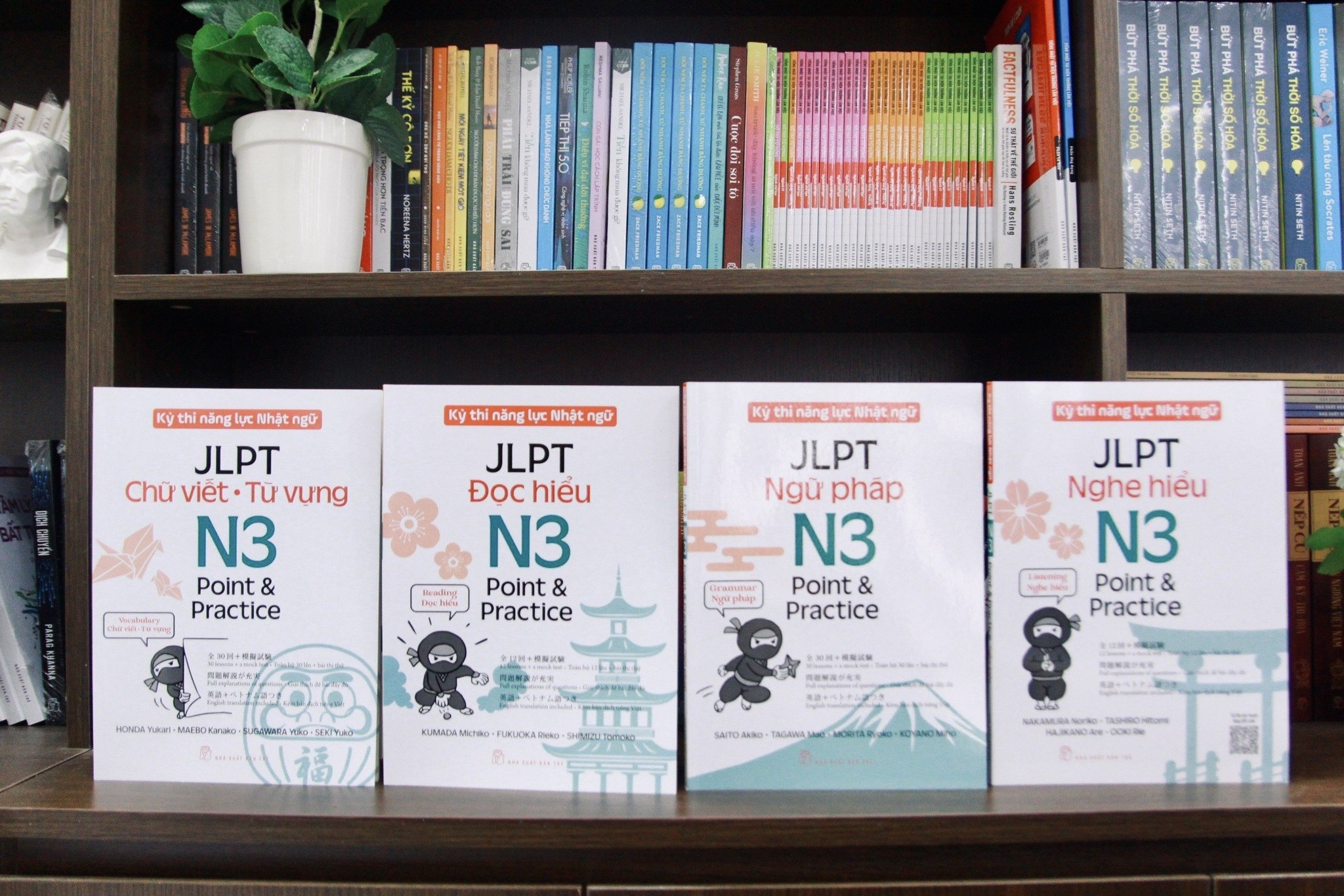 (Bộ 4 cuốn) Cẩm Nang Ôn Thi JLPT N3 Hiệu Quả (KỲ THI NĂNG LỰC NHẬT NGỮ JLPT N3 POINT & PRACTICE - CHỮ VIẾT - TỪ VỰNG - ĐỌC HIỂU - NGHE HIỂU - NGỮ PHÁP)