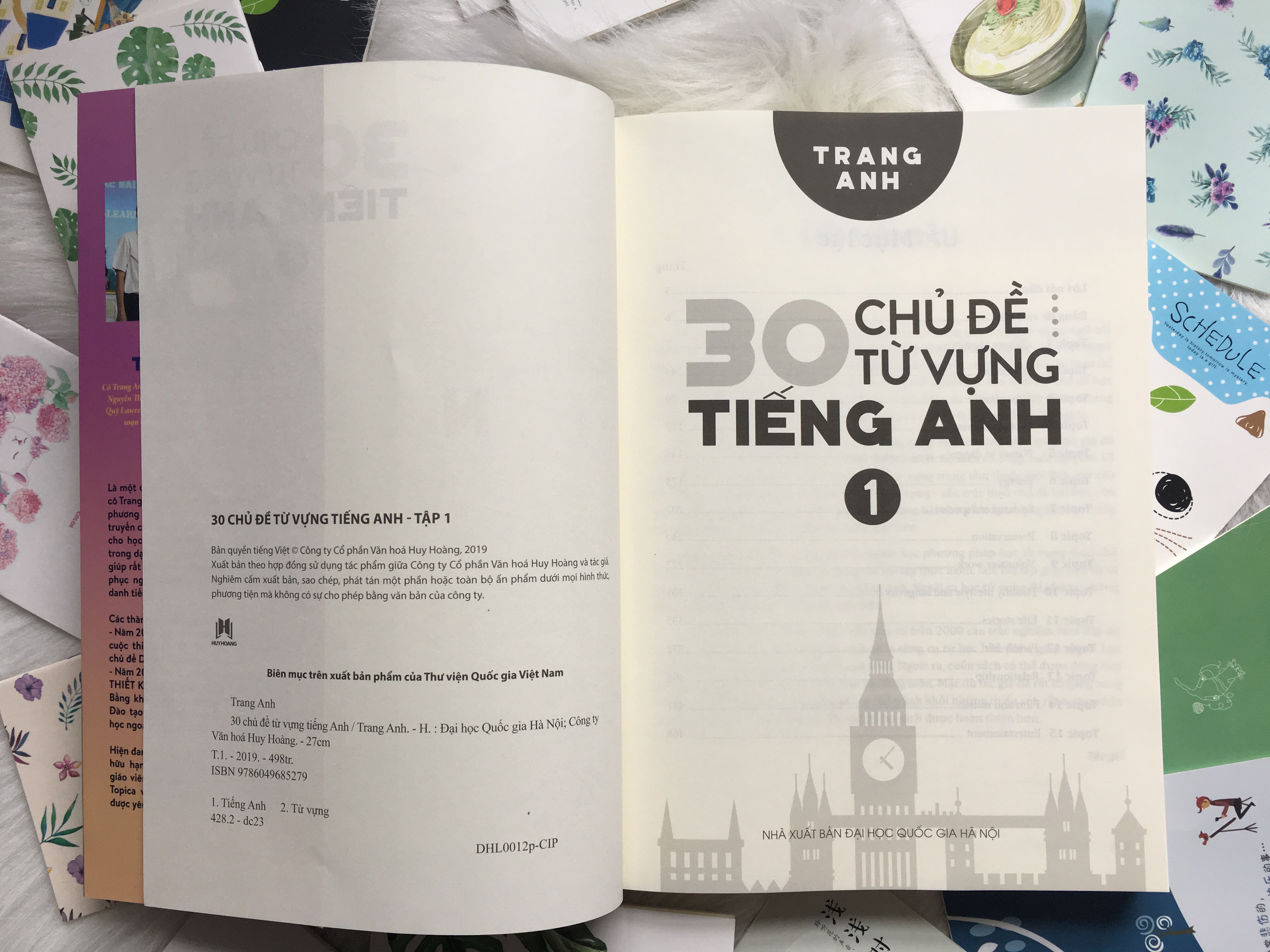 Sách: 30 Chủ Đề Từ Vựng Tiếng Anh - Tập 1 (Trang Anh) - Tặng Kèm Sổ Tay Mini Siêu Dễ Thương