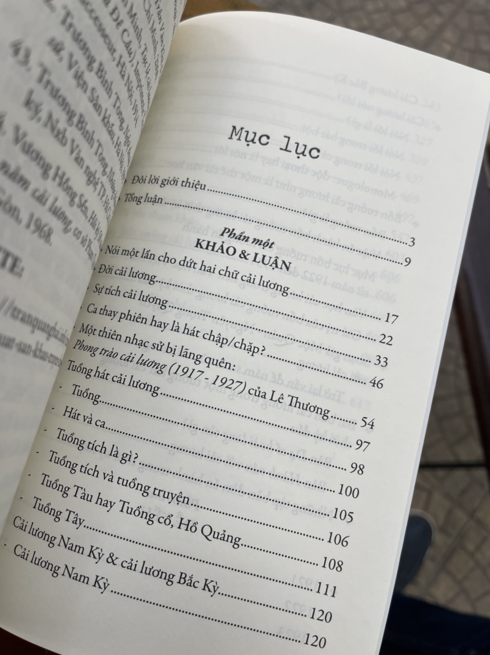 TUỒNG HÁT CẢI LƯƠNG Khảo & luận - 10 năm bổn tuồng đề yếu - Nguyễn Phúc An – Nxb Tổng hợp Tp Hồ Chí Minh (bìa mềm)