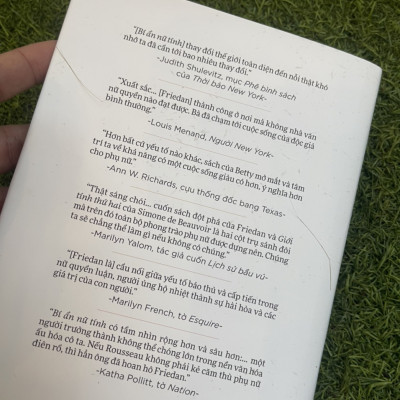 BÍ ẤN NỮ TÍNH – BÌA CỨNG IN GIỚI HẠN – BETTY FRIEDAN -