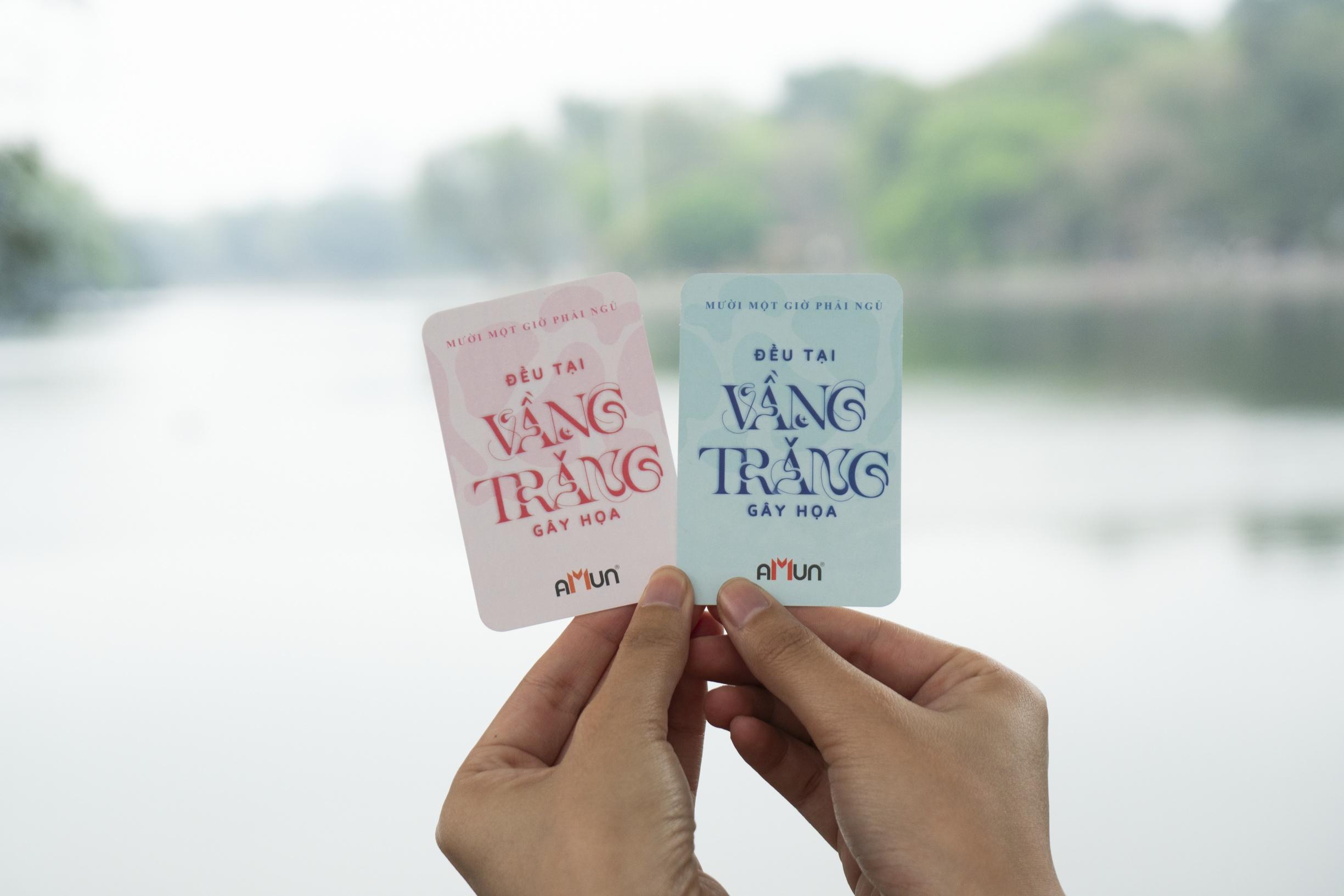 Sách - Bộ Sách Đều Tại Vầng Trăng Gây Họa - Tập 1+2 (Bộ 2 Tập) - Bản Đặc Biệt - Tặng Kèm 2 Bookmark Bồi Cứng + 1 Poscard Có Chữ Ký Tác Giả + 1 Poscard Gấp Xé + 2 Thẻ Card