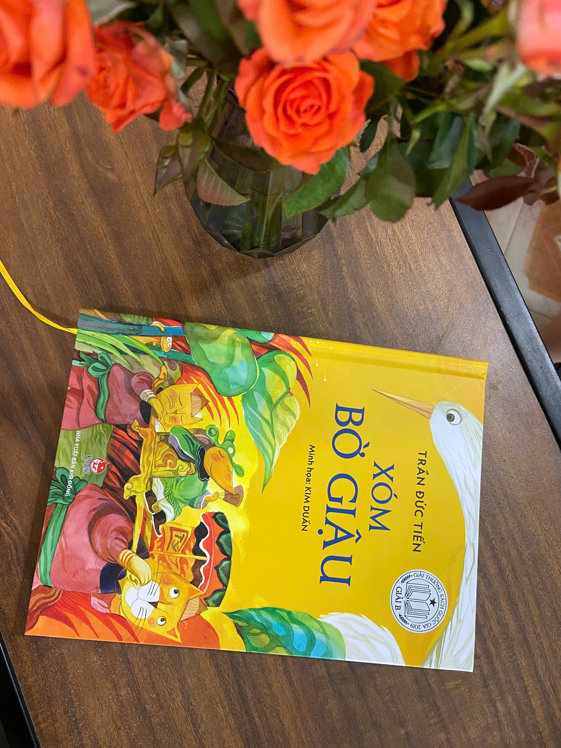 Sách - Xóm bờ giậu (bìa cứng)