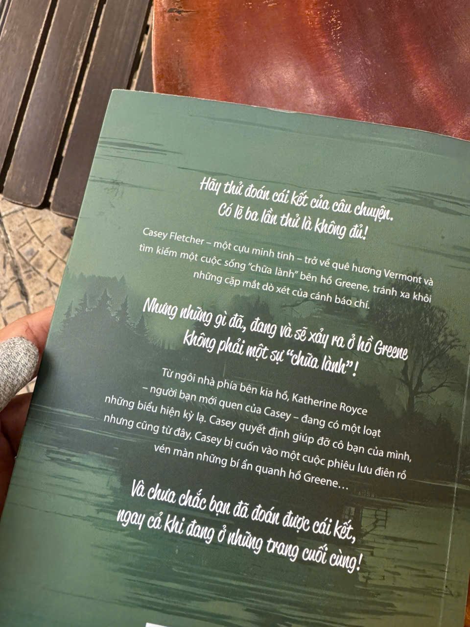 NGÔI NHÀ BÊN KIA HỒ – Riley Sager – Nguyễn Thanh Nhàn dịch – Bách Việt – NXB Lao Động