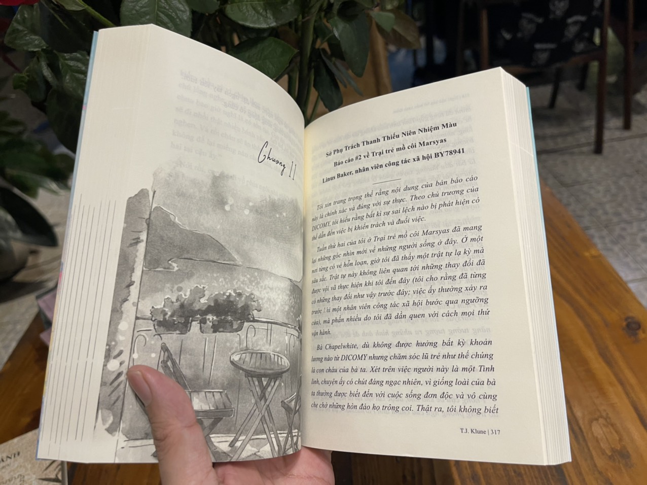NGÔI NHÀ BÊN BỜ BIỂN XANH THẲM – TJ Klune – Jack Frogg dịch – Asbooks – AZ Vietnam – NXB Thế Giới (Bìa mềm)