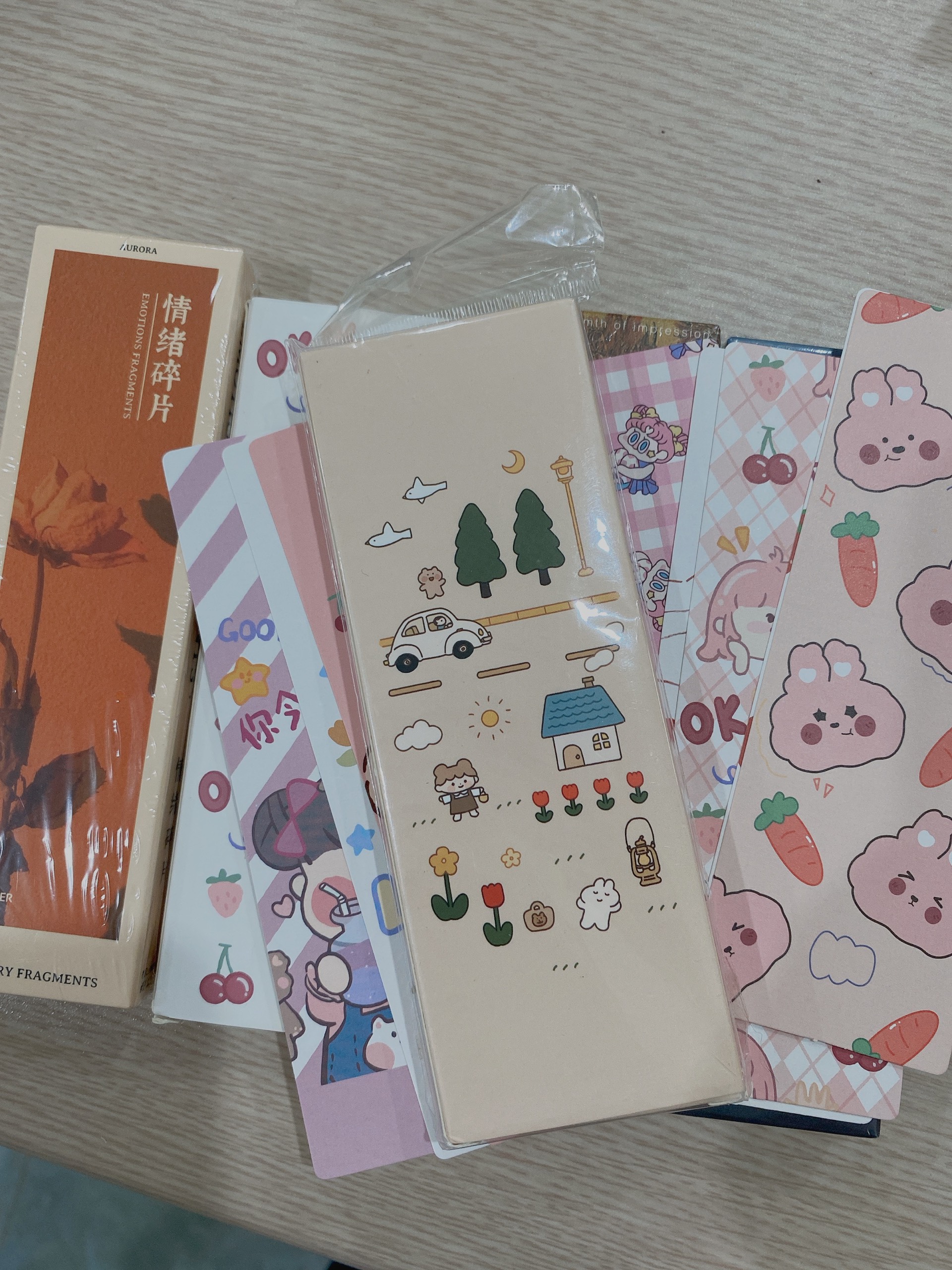 Sách AZ - Hai Mặt Của Gia Đình (Tặng Bookmark)