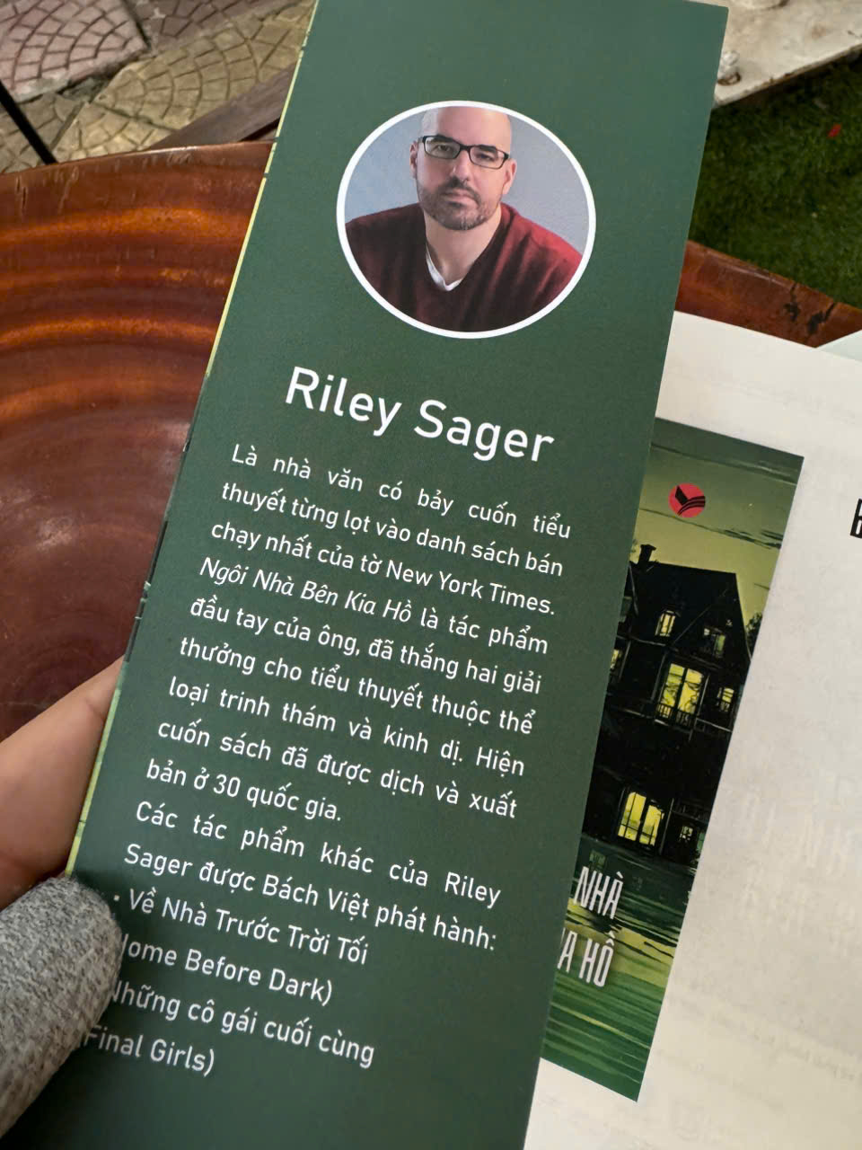 NGÔI NHÀ BÊN KIA HỒ – Riley Sager – Nguyễn Thanh Nhàn dịch – Bách Việt – NXB Lao Động
