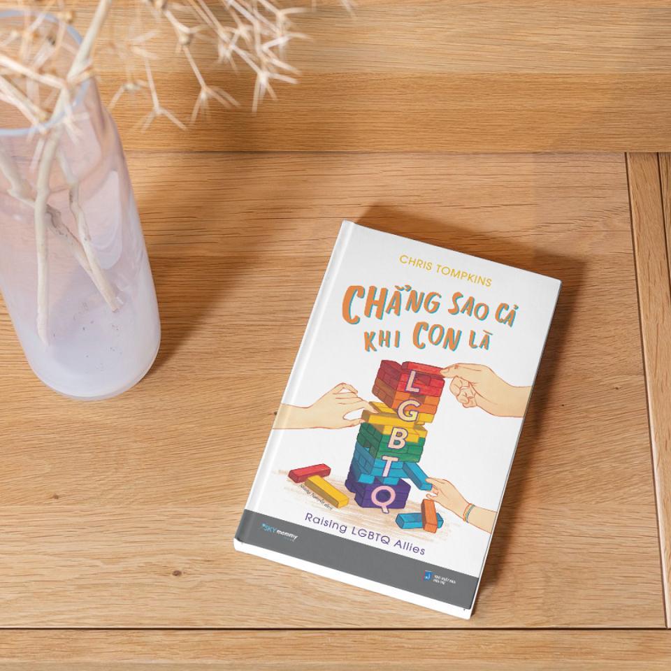 Sách - Chẳng Sao Cả Khi Con Là LGBTQ - AZ Việt Nam