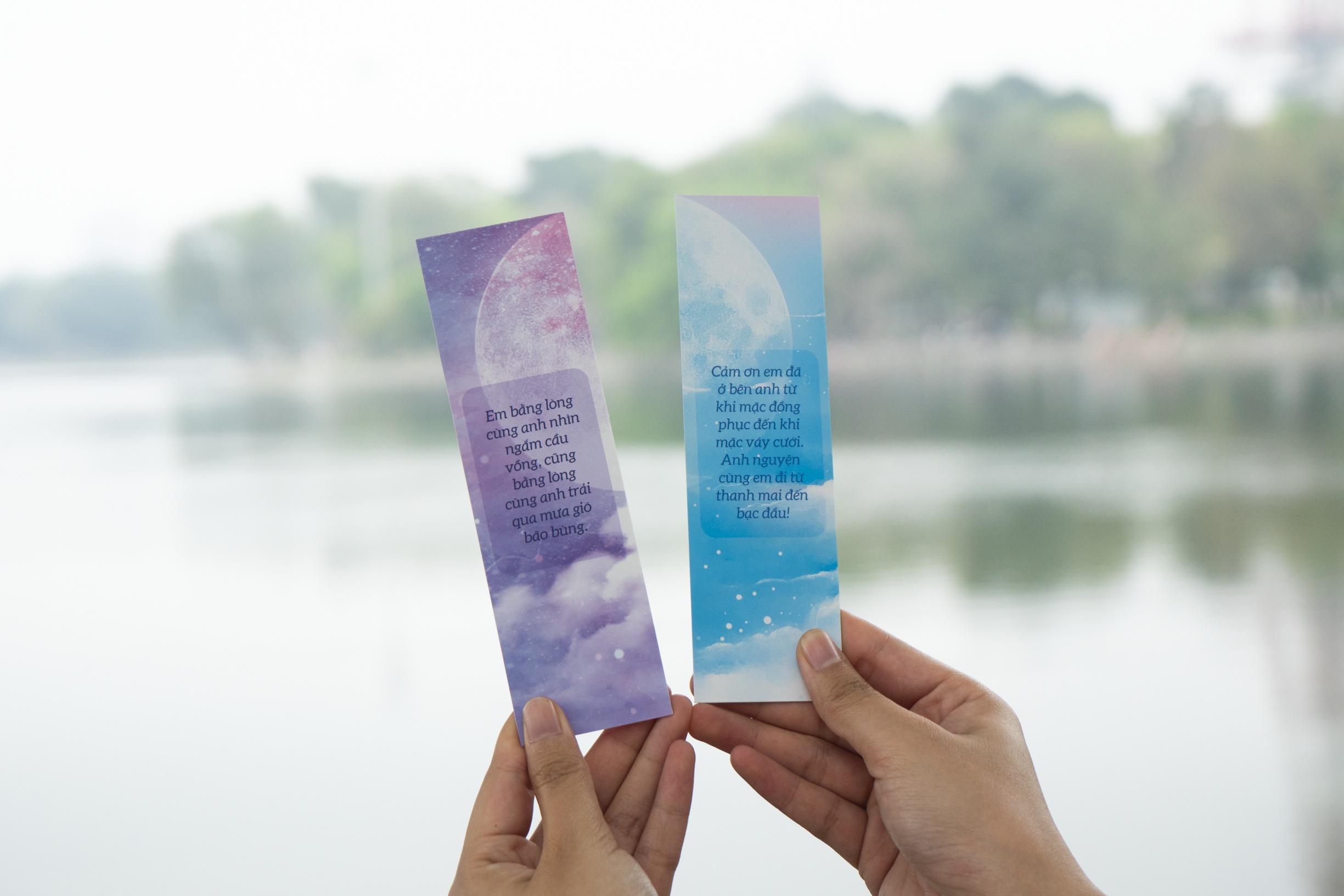 Sách - Bộ Sách Đều Tại Vầng Trăng Gây Họa - Tập 1+2 (Bộ 2 Tập) - Bản Đặc Biệt - Tặng Kèm 2 Bookmark Bồi Cứng + 1 Poscard Có Chữ Ký Tác Giả + 1 Poscard Gấp Xé + 2 Thẻ Card