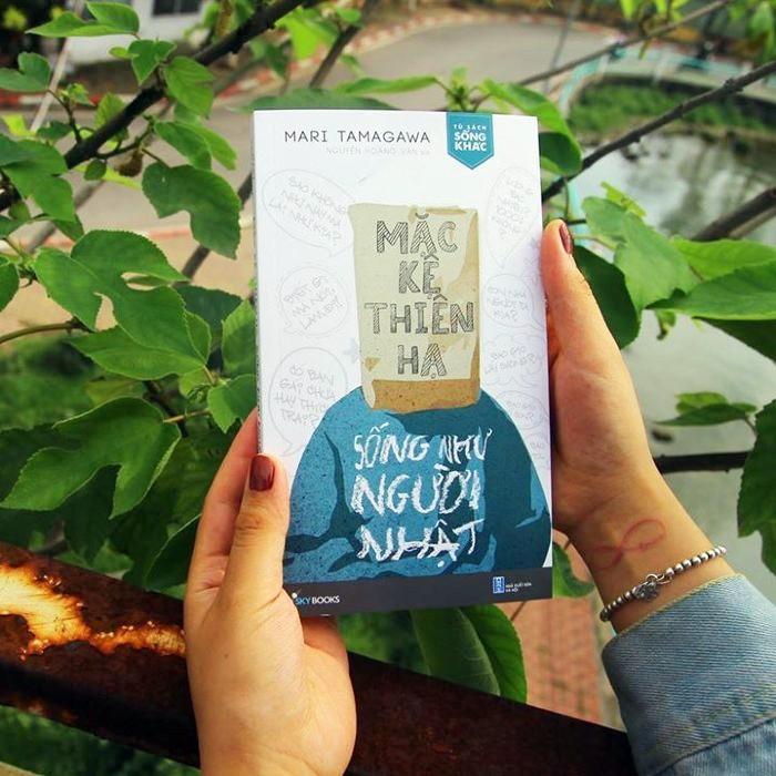 Sách - Mặc Kệ Thiên Hạ - Sống Như Người Nhật (tặng kèm bookmark)
