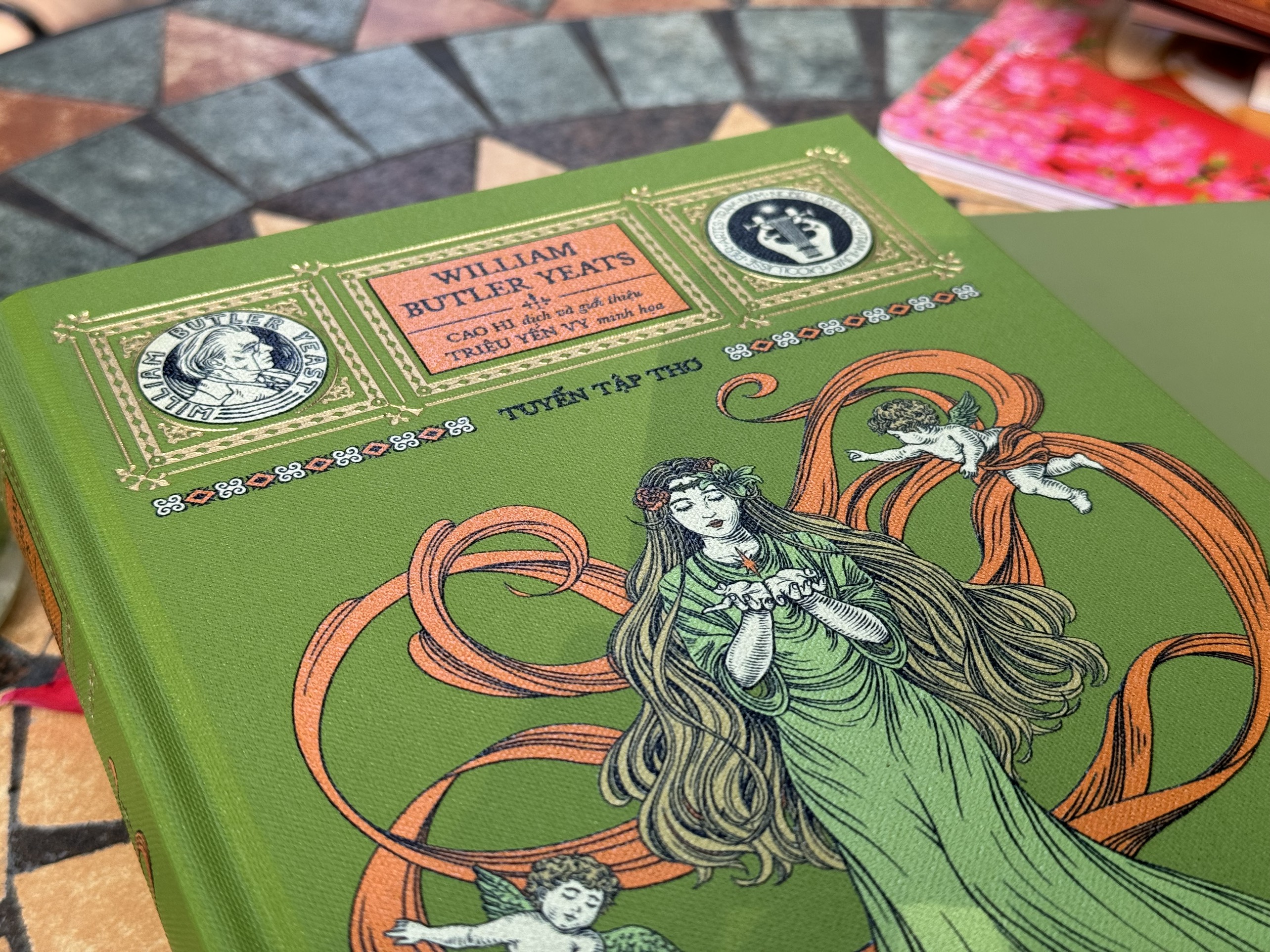 (Trăm năm Nobel) (Limited Edition 1200 bản đánh số) (bìa cứng Heritage Library Buckram, mạ cạnh nhũ vàng, giấy 100 gsm) TUYỂN TẬP THƠ WILLIAM BUTLER YEATS - Đông A
