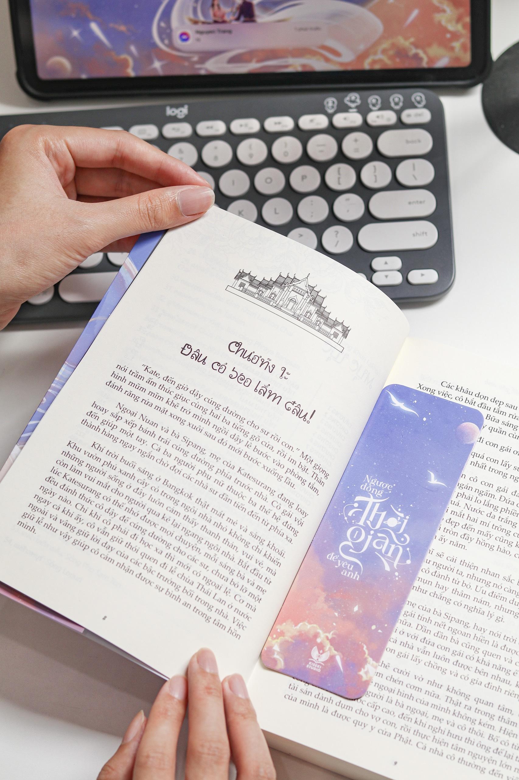 Ngược Dòng Thời Gian Để Yêu Anh - Tập 1 - Tặng Kèm Bookmark Ivory In 2 Mặt