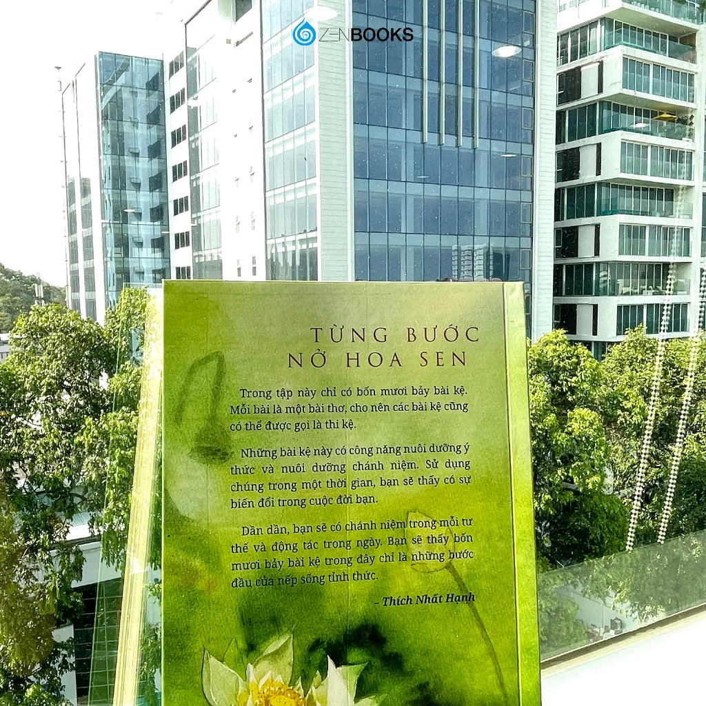 Sách - Từng Bước Nở Hoa Sen