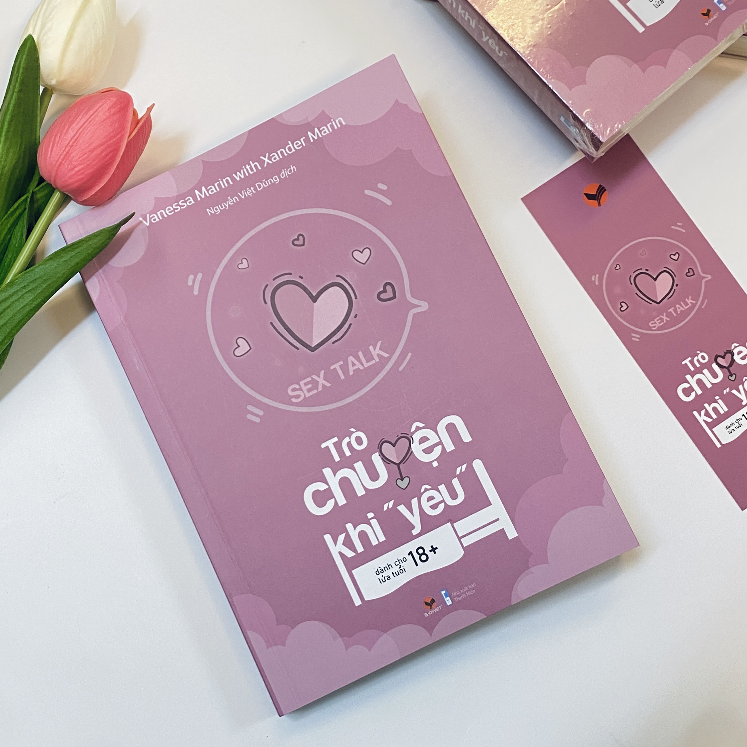Sách - Trò chuyện khi "yêu"