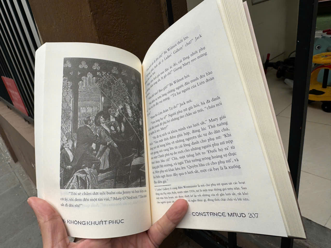 KHÔNG KHUẤT PHỤC – Constance Maud - Phúc Minh Books