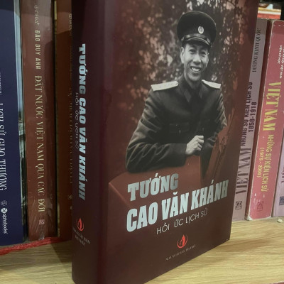Tướng Cao Văn Khánh - Hồi Ức Lịch Sử (Bìa Cứng)