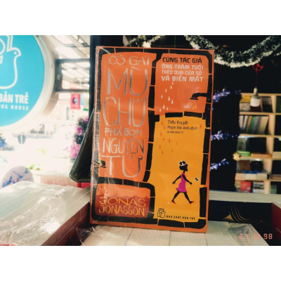 Sách - Cô Gái Mù Chữ Phá Bom Nguyên Tử - NXB Trẻ