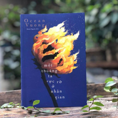 Sách - Một Thoáng Ta Rực Rỡ Ở Nhân Gian (Ocean Vuong) - SBOOKS