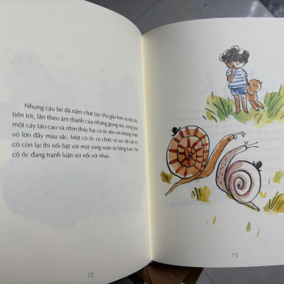 Tiến Vào Đồng Cỏ Hoang - Bìa Cứng