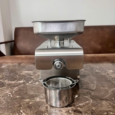 Máy ép dầu ăn thực vật Nóng và Lạnh thương hiệu Mỹ Septree Z5 - Công suất 1100W - Hàng chính hãng (BH 1 NĂM)