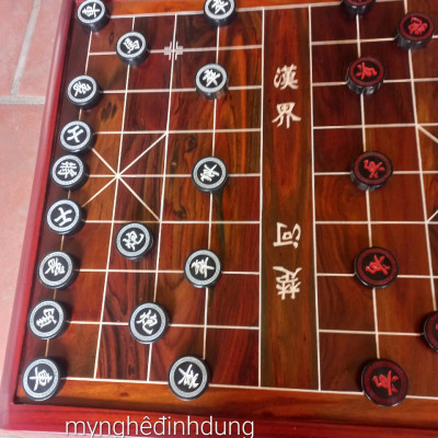 Bàn cờ tướng ngăn kéo bằng gỗ trắc kt 50×56×8cm +quân cờ sừng kt 3.7×1.5cm cao cấp 