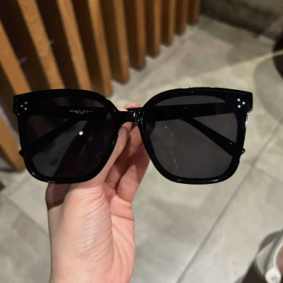 Kính râm mắt vuông tối giản sành điệu chống nắng