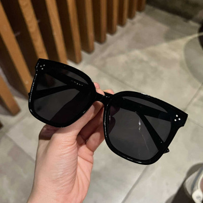 Kính râm mắt vuông tối giản sành điệu chống nắng