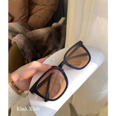 Kính màu thời trang màu nude sành điệu