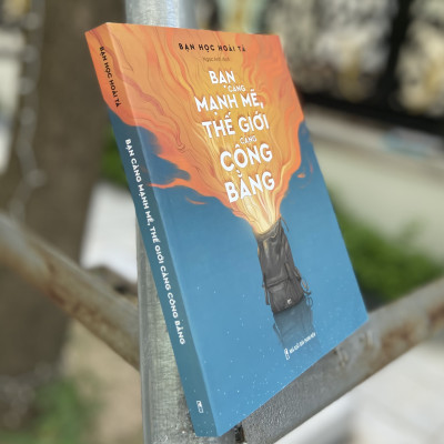 Sách: Bạn Càng Mạnh Mẽ Thế Giới Càng Công Bằng  