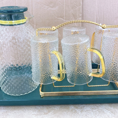 COMBO BÌNH THỦY TINH ĐỰNG NƯỚC UỐNG KÈM 6 CỐC QUAI VÀNG, GIÁ TREO CỐC, KHAY SỨ MÀU XANH CỔ VỊT CHỊU NHIỆT CÁO CẤP - ANTH254