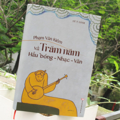 (Bìa cứng) Phạm Văn Kiêm Và Trăm Năm Hầu Bóng - Nhạc - Văn - Tác giả Lê Y Linh