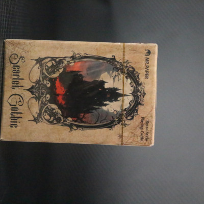 Bài 52 lá Scarlet gothic