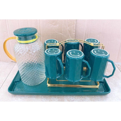 Bộ bình đựng nước thủy tinh kèm 6 cốc màu khay sứ, giá úp cốc kim loại mạ vàng sang trọng