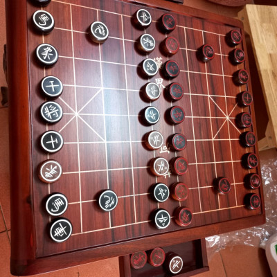 Bộ bàn cờ tướng chân cuốn thư ,có ngăn kéo bằng gỗ hương  + quân cờ gỗ trắc  