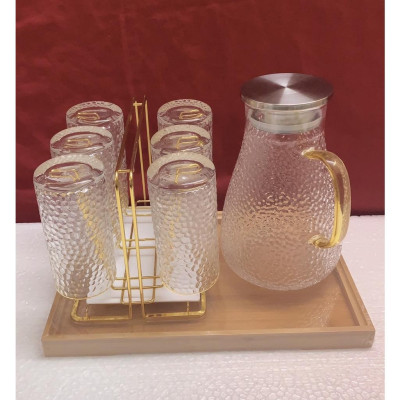 Combo bộ bình cốc thủy tinh chịu nhiệt vân sần kèm giá úp và khay gỗ.