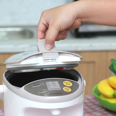 Bình Thủy Điện Panasonic NC-EG3000CSY - Xuất xứ Thái Lan - Dung tích 3L - Công suất 700W - Ruột bình phủ carbon hạt nổi - Chức năng hẹn giờ và tẩy cặn - Bảo Hành 12 Tháng - Hàng Chính Hãng