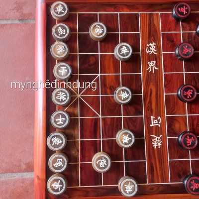 Combo bộ bàn cờ tướng ngăn kéo gỗ trắc kt 56x60x8cm+ quân cờ sừng trắng đen kt 4.3x1.5cm 