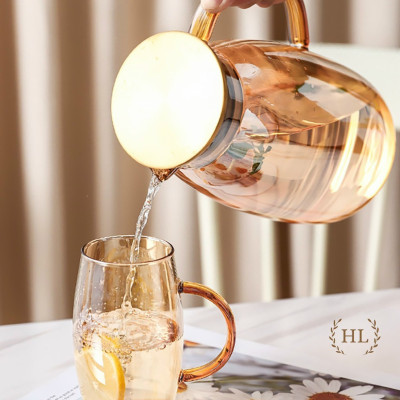 COMBO BỘ BÌNH ĐỰNG NƯỚC THỦY TINH CHỊU NHIỆT 6 CỐC MÀU VÀNG KÈM KHAY ĐỰNG GIÁ ÚP CỐC ( KHAY , GIÁ ÚP GIAO NGẪU NHIÊN ) - VD98 