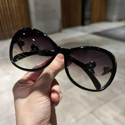 Kính râm thời trang đi đường sành điệu cho nữ