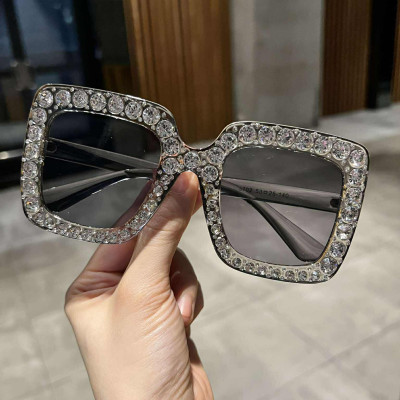 Kính râm nữ chống nắng Mắt vuông form to đính đá