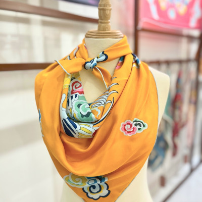 Khăn lụa tơ tằm vuông cuốn biên thủ công Phượng 90x90cm