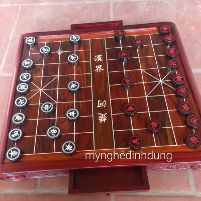 Bàn cờ tướng ngăn kéo bằng gỗ trắc kt 50×56×8cm +quân cờ sừng kt 3.7×1.5cm cao cấp 